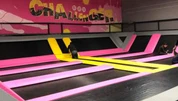 Indoor Trampolin Völkerball Trampolinplatz